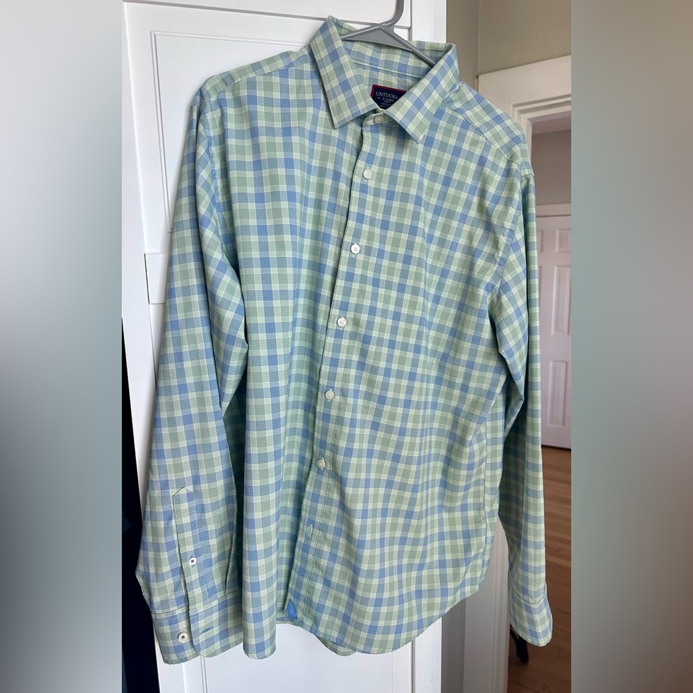 Men’s UNTUCKIT dress shirt
